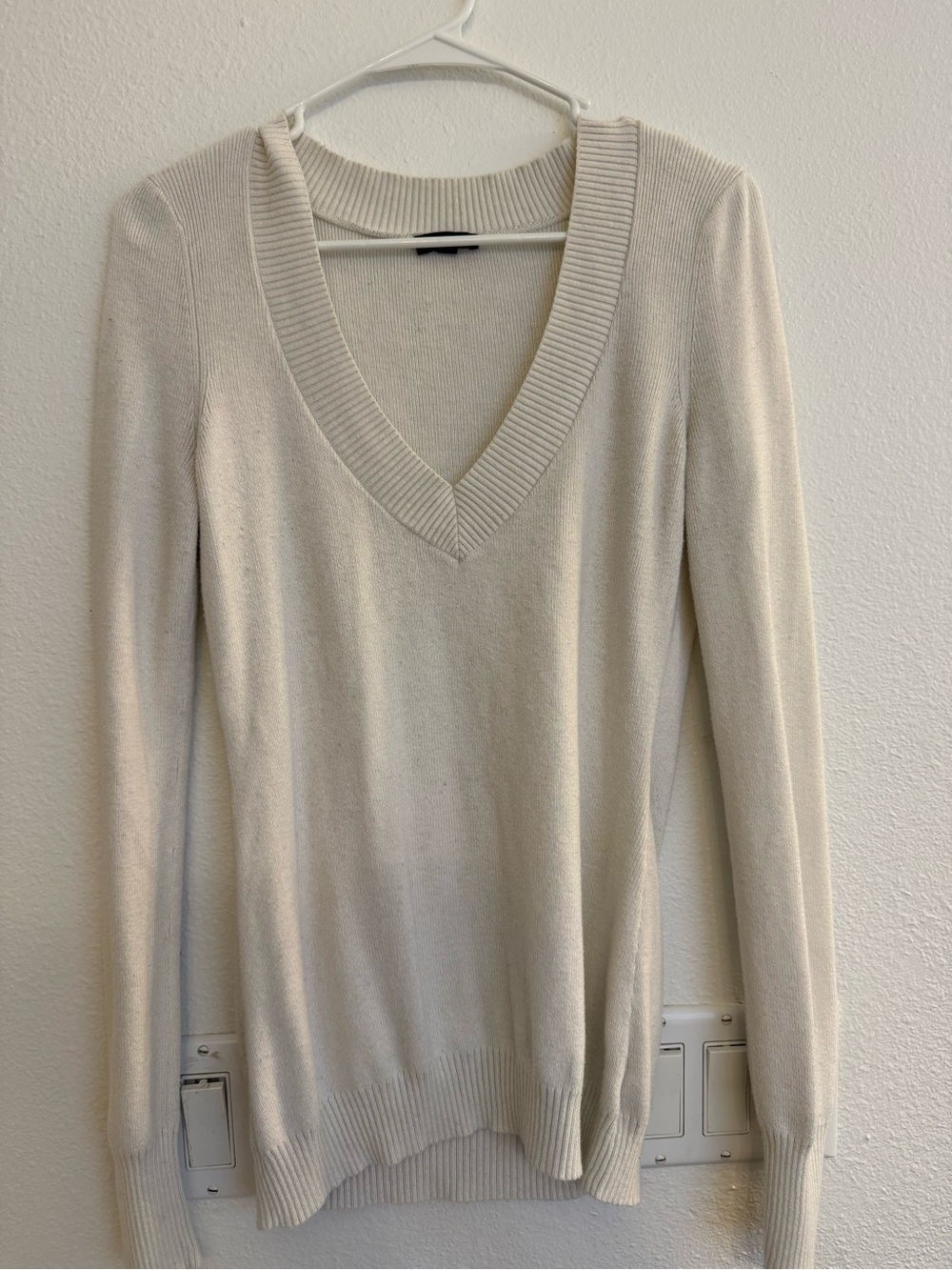 Express Cream V-Neck Lightweight Sweater